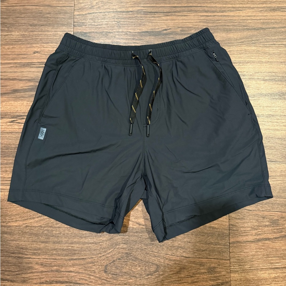 Rhone 5” Lined Pursuit Shorts. Size Small